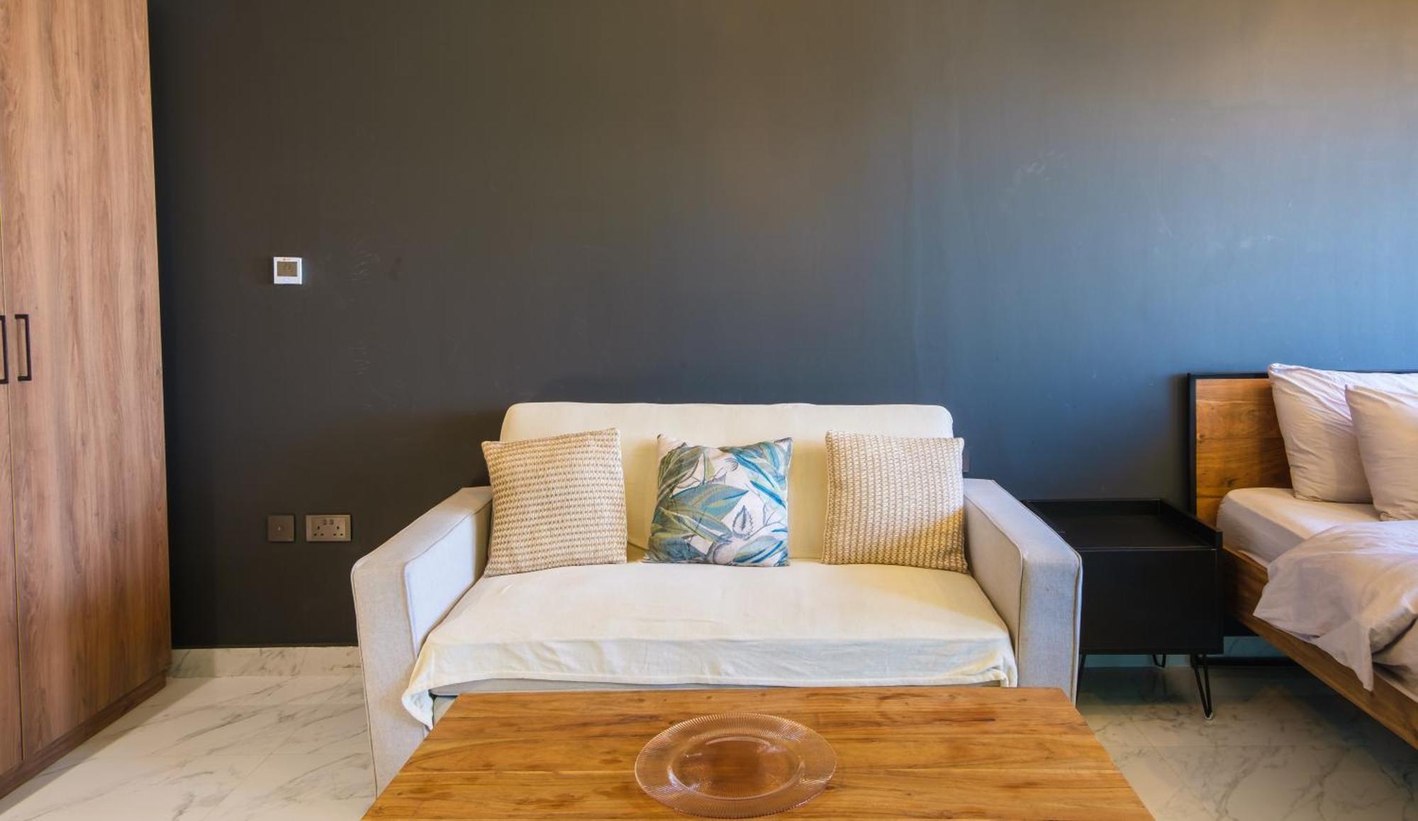 Appartement Industrial Chic Retreat à Al Qurayyah Extérieur photo